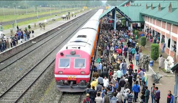 कश्मीर में सुरक्षा कारणों से ट्रेन सेवा स्थगित