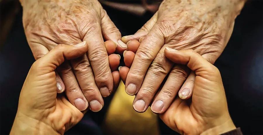 वृद्ध जीवन के उजालों का स्वागत करें