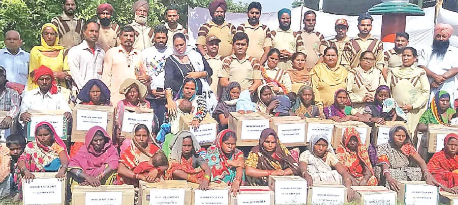 विश्व फूड दिवस: खुद भूखे रहकर दूसरों का भर रहे पेट