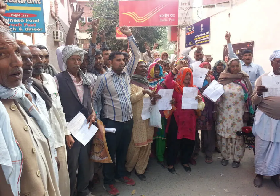 जमा राशि के भुगतान के लिए एक साल से भटक रहा उपभोक्ता