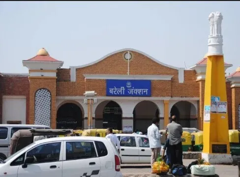 बरेली: अस्पताल में भर्ती मरीज का शव झाड़ियों में मिला