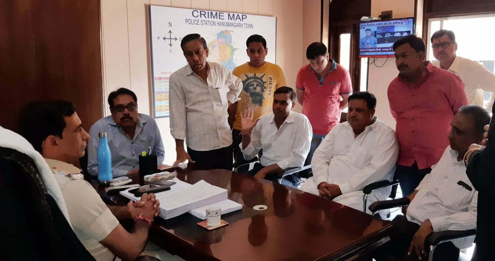 टाउन थाना प्रभारी से मिले शहर के व्यापारी