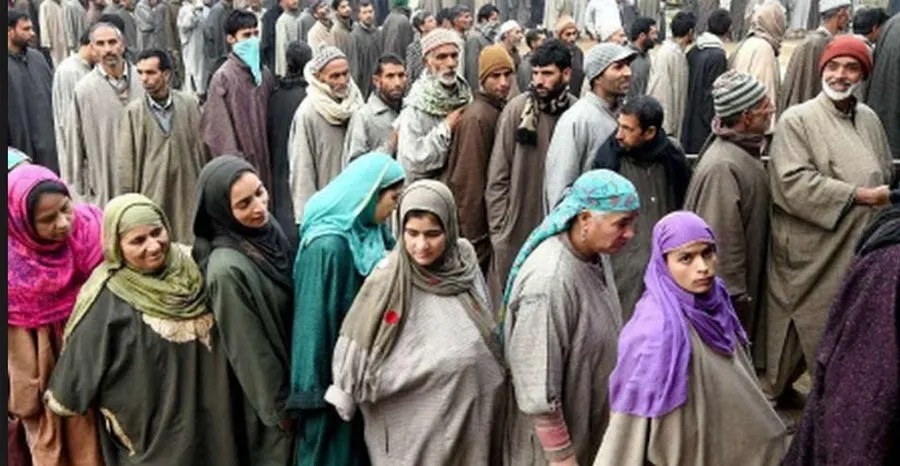 जम्मू-कश्मीर में पंचायत चुनाव के तीसरे चरण के लिए मतदान जारी