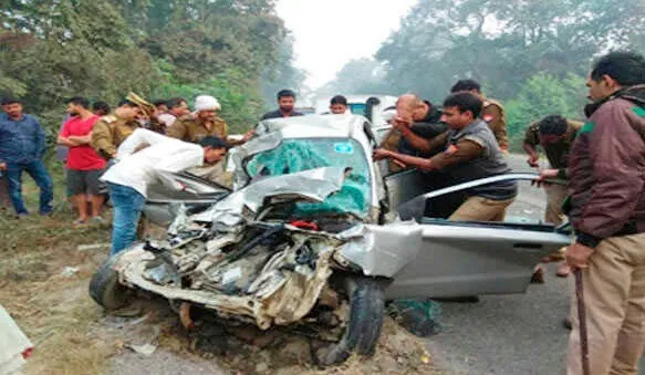 गोण्डा सड़क दुर्घटना में कार सवार तीन लोगों की मृत्यु