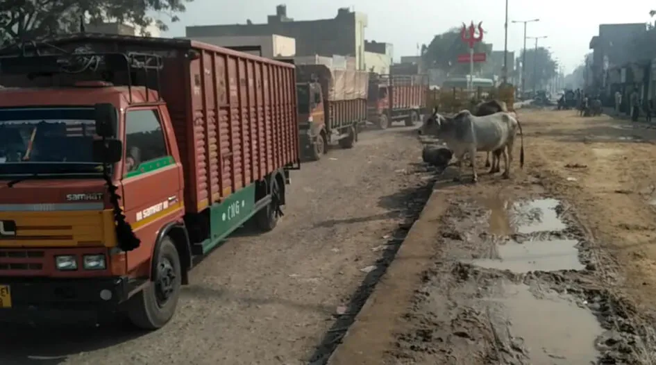 कछुआ चाल से हो रहा राष्ट्रीय राजमार्ग पर निर्माणाधीन कार्य