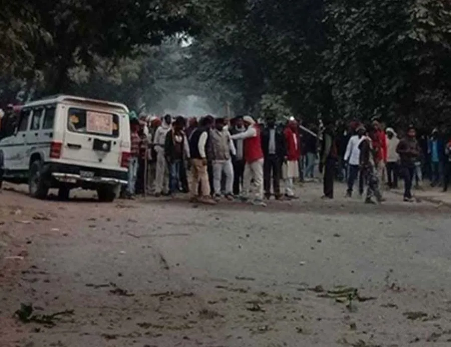 गाजीपुर हिंसा : हेड कॉन्स्टेबल की हत्या के मामले में 102 पर मुकदमा, 12 गिरफ्तार