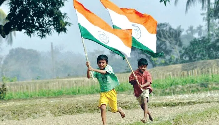 गरीबी के दाग से मुक्त होता देश