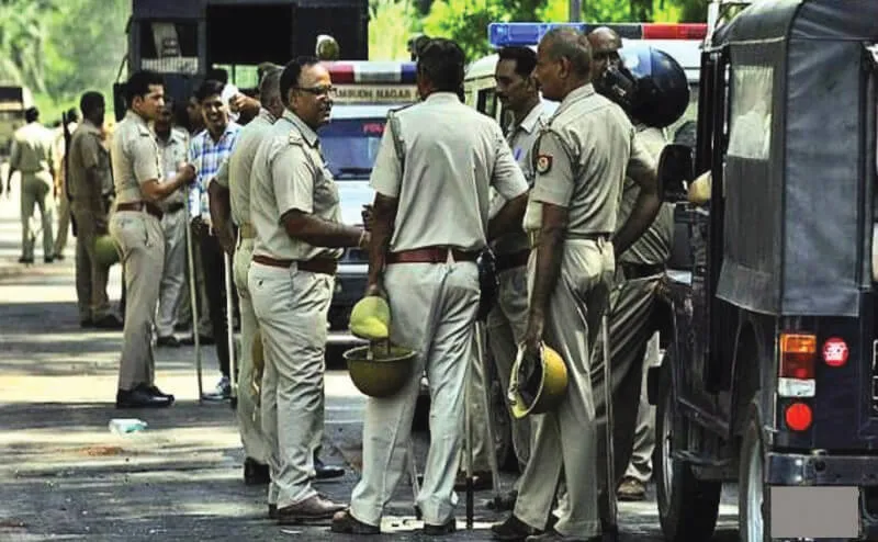 यूपी में लड़खड़ाती कानून व्यवस्था