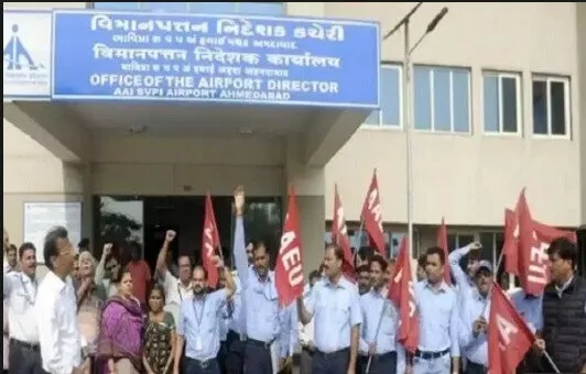 जयपुर एयरपोर्ट कर्मचारियों ने की भूख हड़ताल