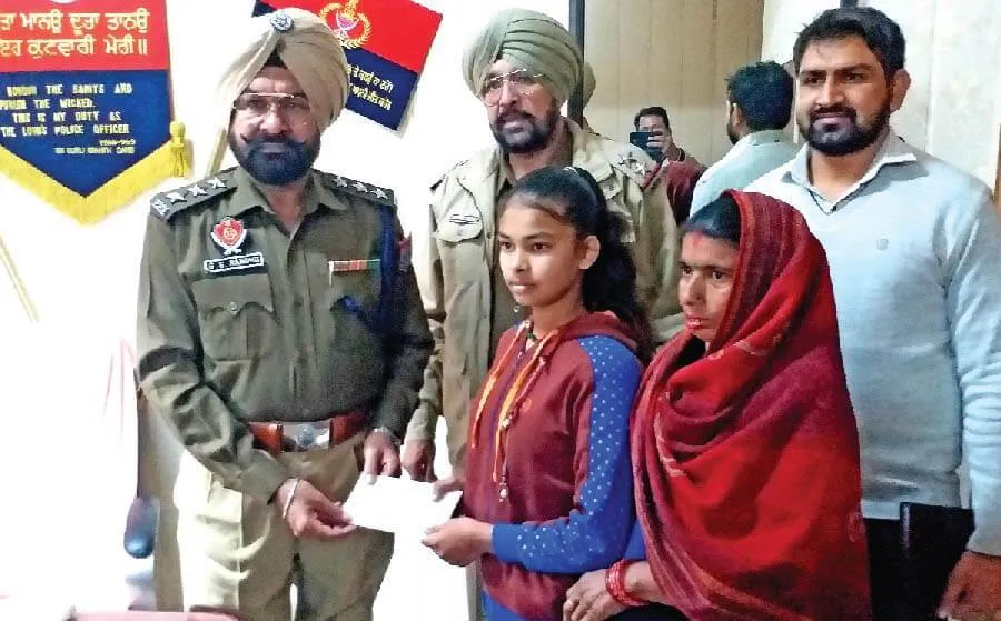 कराटे खिलाड़ी की पुलिस प्रशासन ने की सहायता