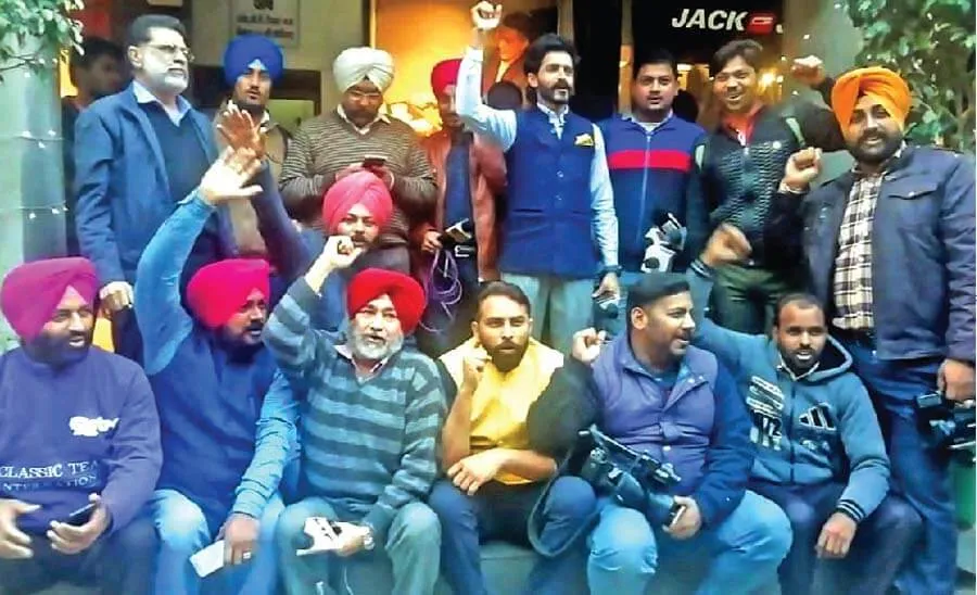 राज्य चुनाव आयोग कार्यालय में मीडिया पर पाबंदी