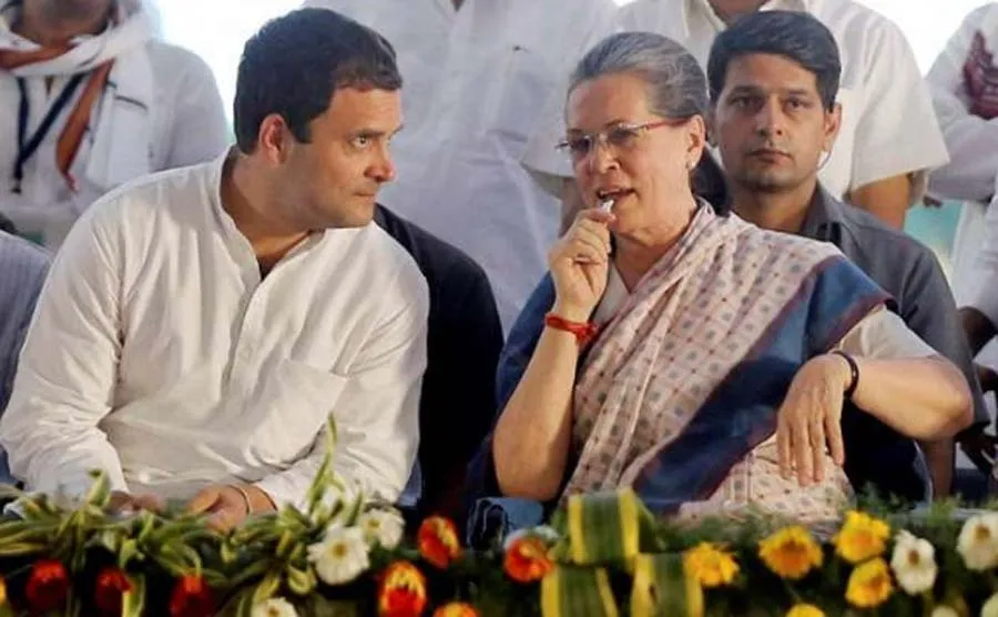 सोनिया-राहुल के बचाव में उतरे एके एंटनी, बोले- रक्षा सौदों में कभी नहीं किया हस्‍तक्षेप