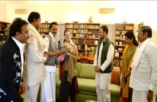 स्टालिन और कनिमोझी ने की सोनिया से मुलाकात