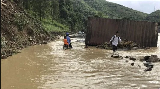 वियतनाम में बाढ़ से 13 मरे, एक लापता