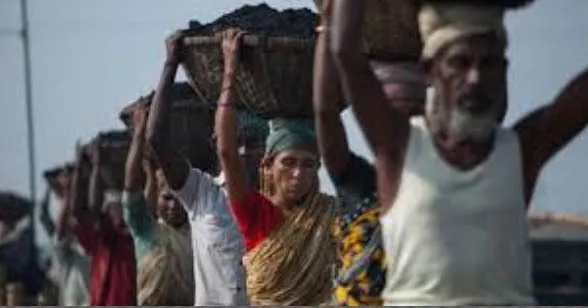 मजदूरों के प्रति संवेदनशील हो सरकार