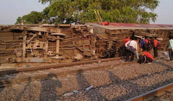 कानपुर के पास पूर्वा एक्सप्रेस बेपटरी, 20 घायल