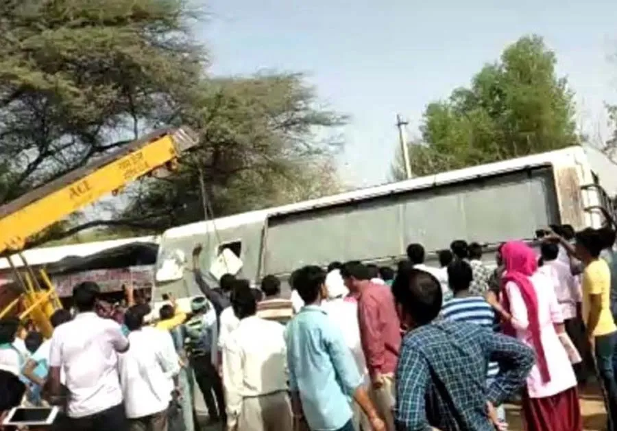 रोडवेज बस पलटने से दो लोगों की मौत, एक दर्जन से ज्यादा हुए घायल