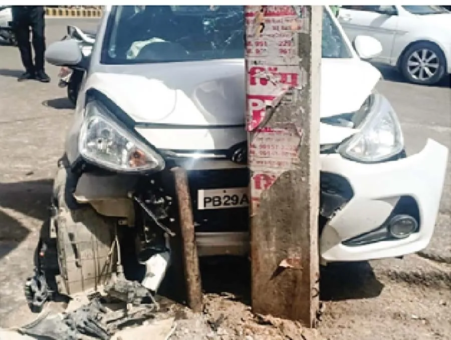 आवारा पशु को बचाने के चक्कर में हुआ हादसा