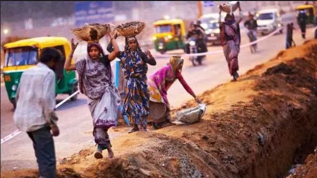 बदहाली के कगार पर खड़ा देश का श्रमिक