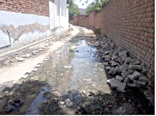 समस्या। प्रशासन से जल्द कार्य पूरा करने की मांग