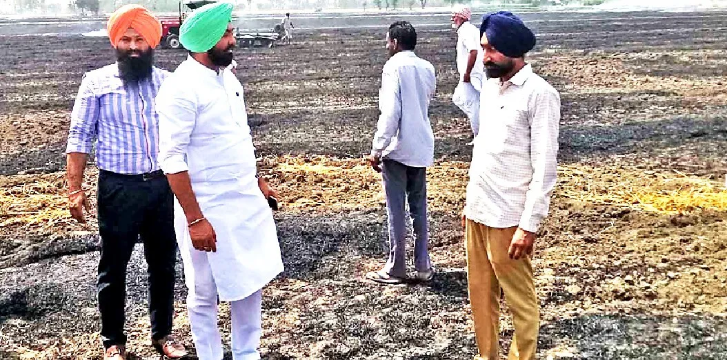 गांव भगवानपुरा के किसानों की 46 एकड़ गेहूं व अवशेष जलकर राख