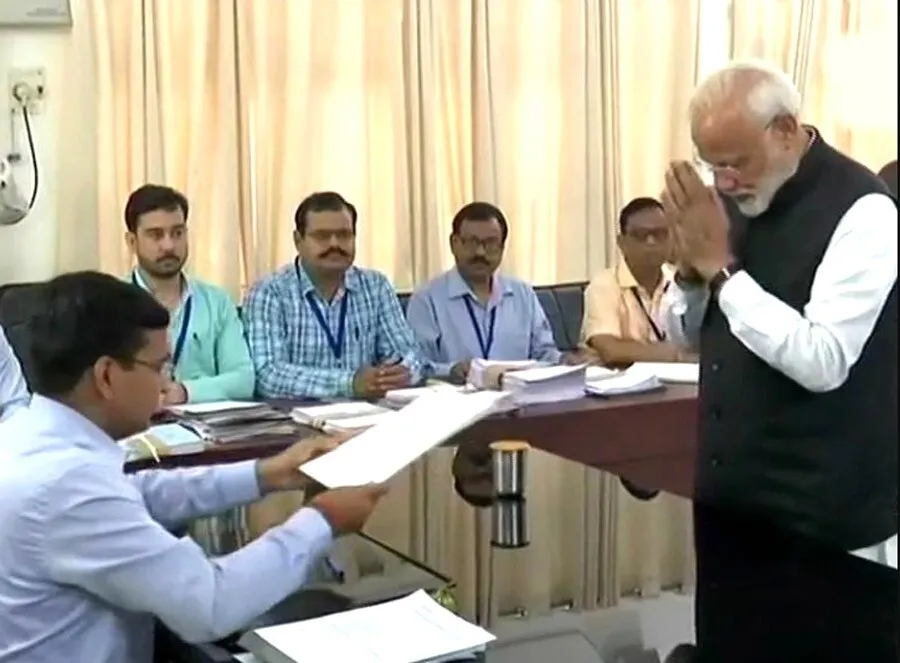 वाराणसी: मोदी ने काल भैरव मंदिर में पूजा के बाद नामांकन भरा