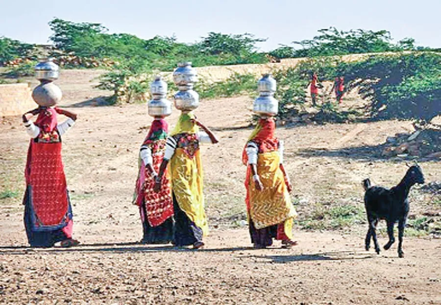 राजस्थान में पानी ने रूलाया और गर्मी ने झुलसाया
