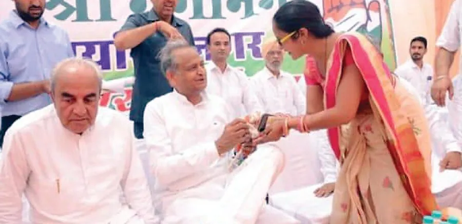 कांग्रेस नेत्री बावरी ने मुख्यमंत्री को करवाया समस्याओं से अवगत