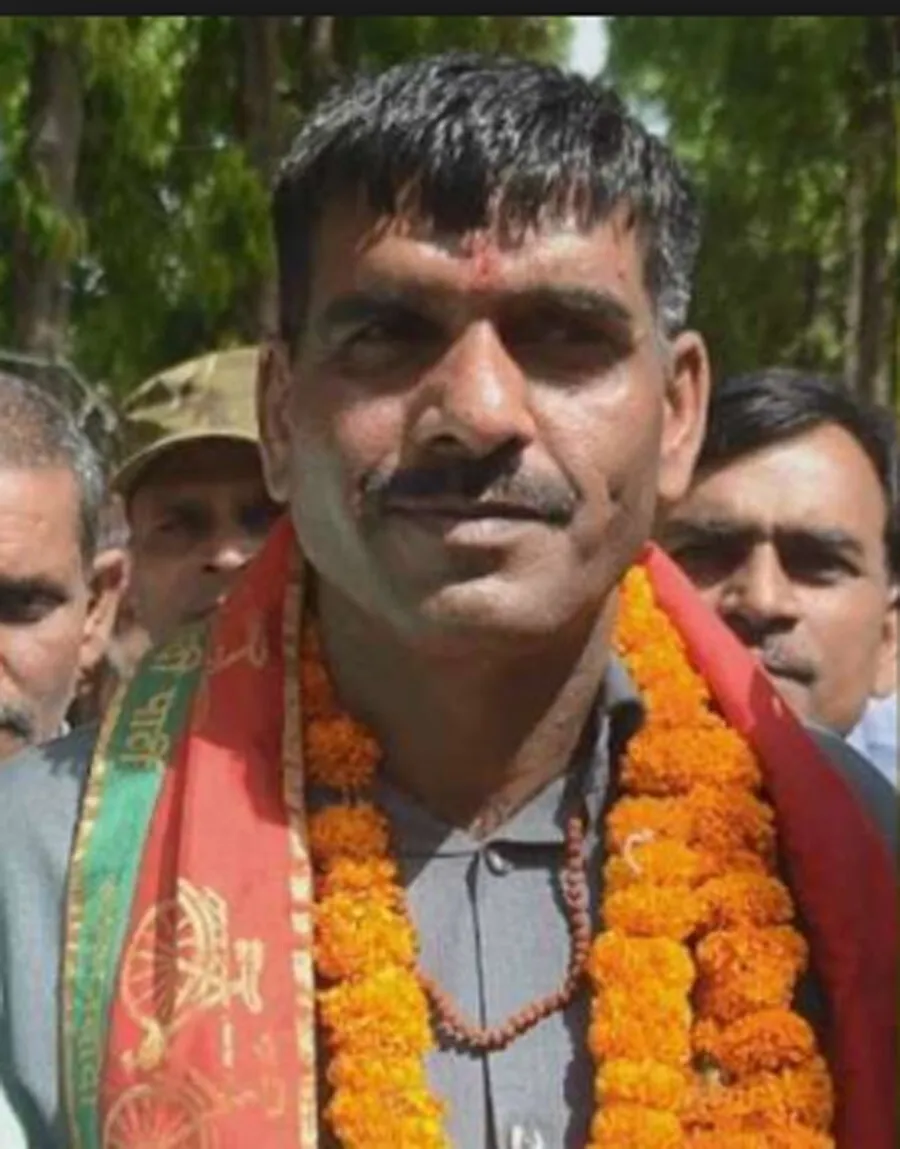 तेज बहादुर का नामांकन रद्द