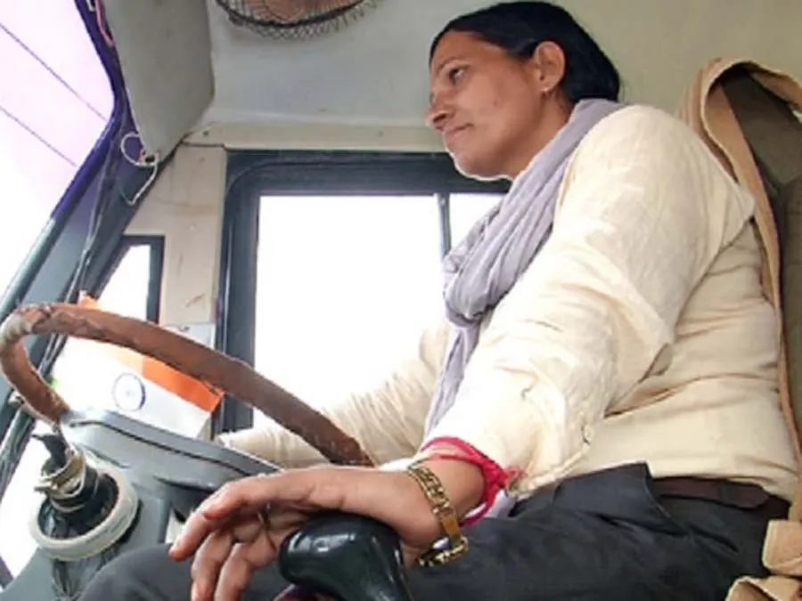 पहली महिला बस चालक पंकज देवी अवार्ड से सम्मानित