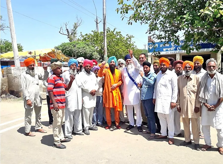 आजाद उम्मीदवार मक्खन सिंह के खिलाफ मामला दर्ज