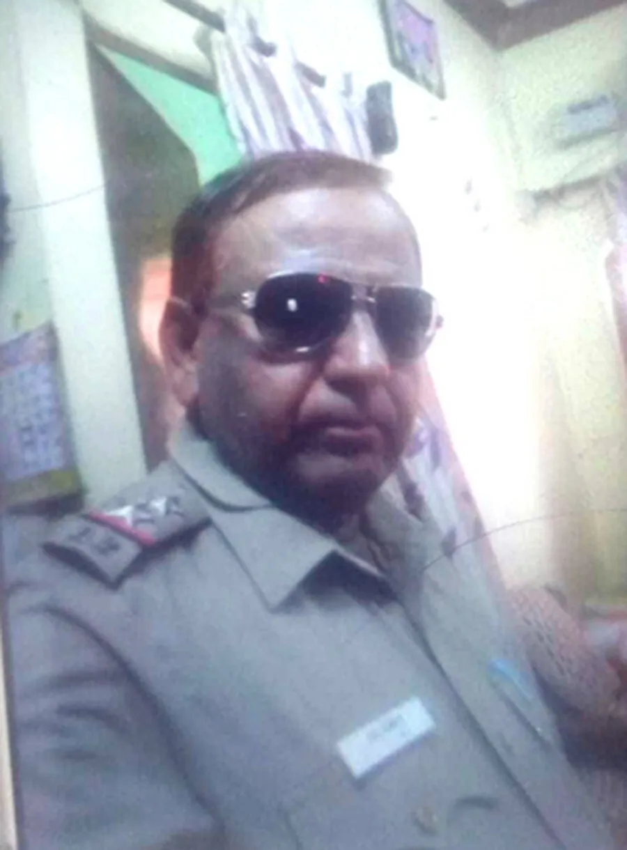 अवैध शराब बेचने का वीडियो बनाने पर माफिया ने एसआई को पीट-पीटकर मार डाला