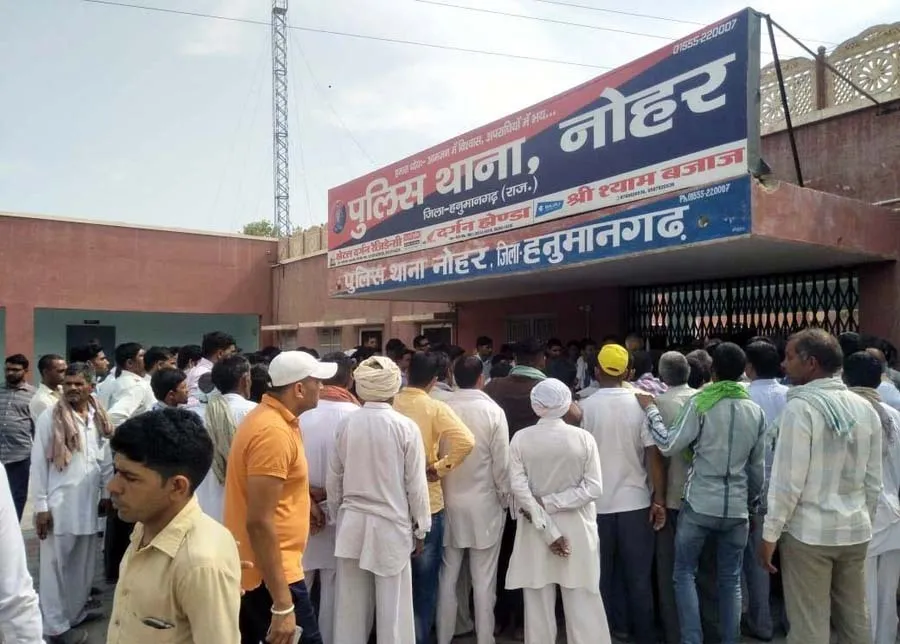 थाने के समक्ष जेल प्रहरी का शव रखकर घेरा पुलिस थाना