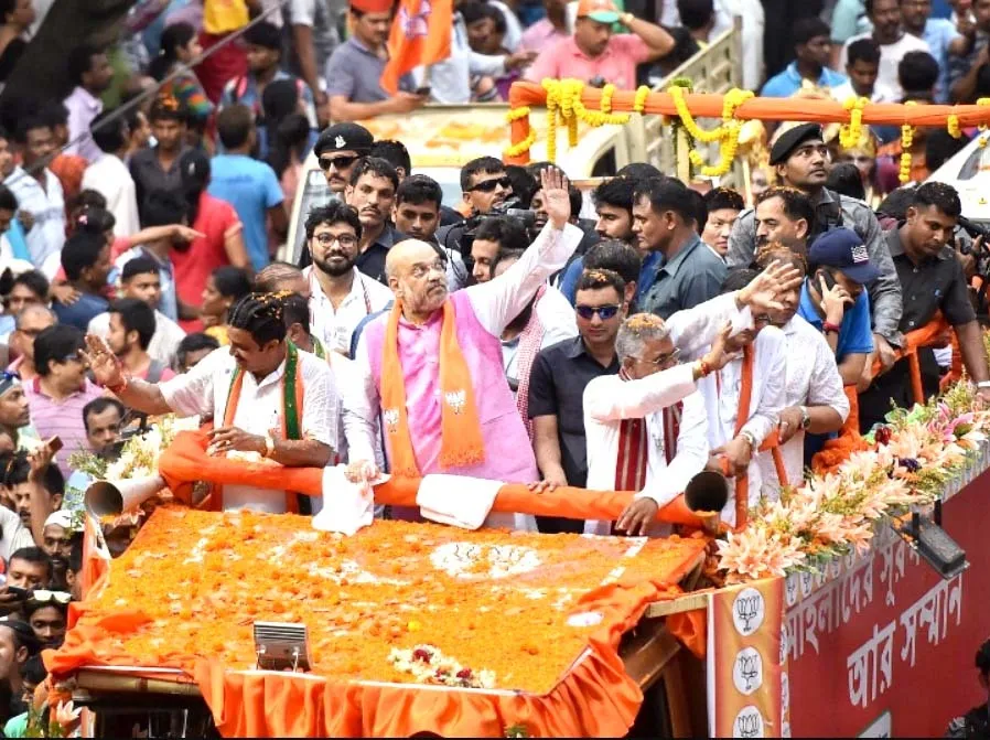 रैली में हिंसा / शाह ने कहा- कोलकाता में मुझ पर 3 हमले हुए, तृणमूल का उल्टा आरोप- भाजपा वालों ने ही पत्थर फेंके