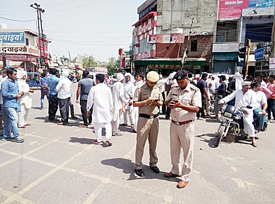 किसानों का फूटा गुस्सा, लगाया जाम