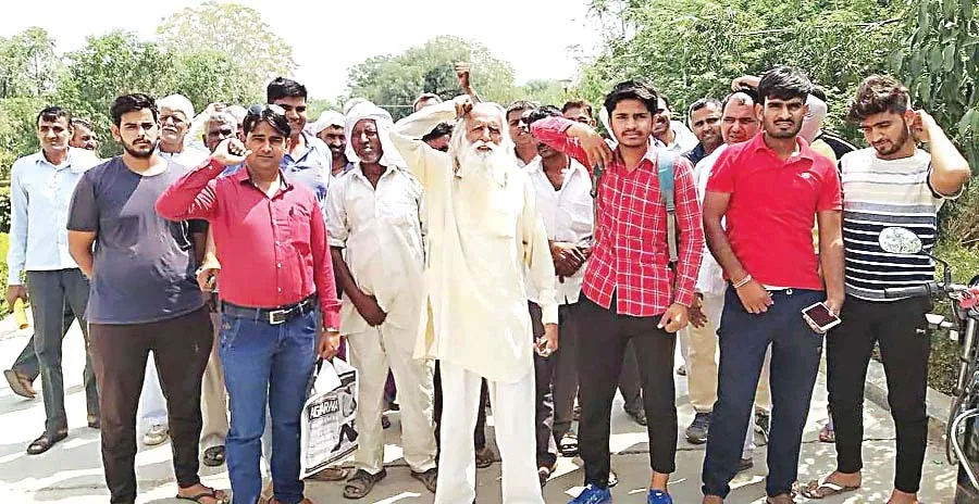रोष: सरसों खरीद की साइट बंद, फूटा किसानों का गुस्सा