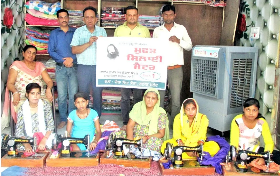 लड़कियों को आत्म निर्भर बनाने के लिए सिलाई सैंटर की शुरूआत