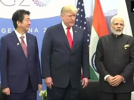 ट्रंप, आबे और मोदी के बीच त्रिपक्षीय वार्ता शुरु