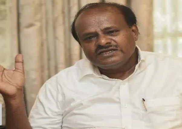 कांग्रेस का मास्टर स्ट्रोक, 21 मंत्रियों का इस्तीफा