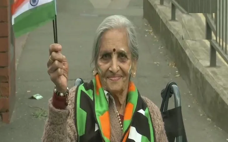 87 वर्षीय महिला ने भी बढ़ाया टीम इंडिया का उत्साह
