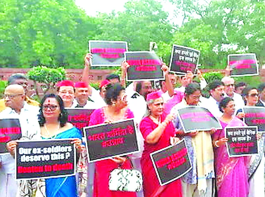 लोकसभा: उन्नाव दुष्कर्म पीड़िता की दुर्घटना पर विपक्ष की नारेबाजी- बेटी पढ़ाओ-बेटी बचाओ का क्या हुआ