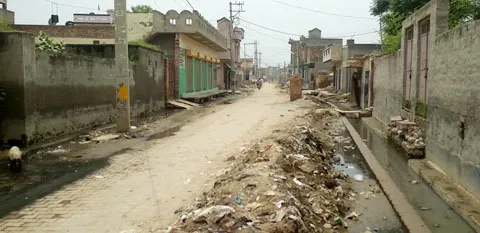 नरक से बदतर है बरवाला के वार्डों में लागों की जिन्दगी