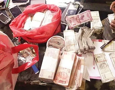 नगर निगम कर्मचारी ने बनाई करोड़ों की संपत्ति!