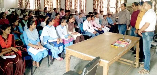 एनटीएससी परीक्षा के लिए तैयार हो रहे स्टूडेंट