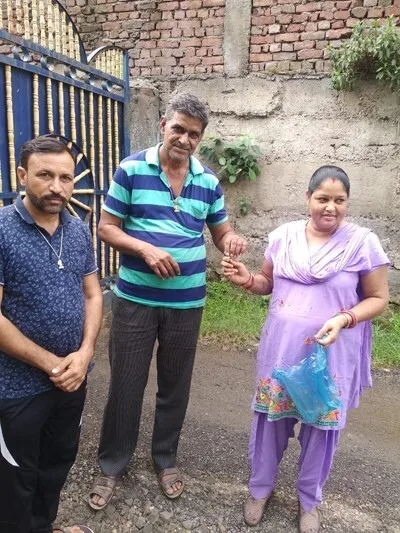 डेरा अनुयायी ने रास्ते में मिला मंगलसूत्र महिला को लौटाया