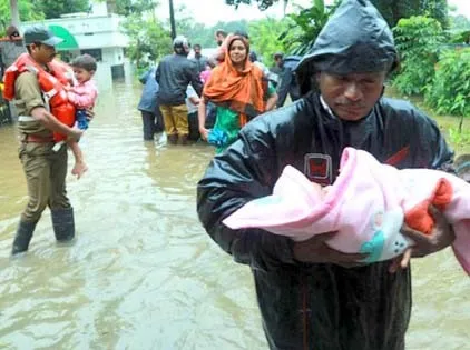 बाढ़ प्रभावित इलाकों में राहत, पुनर्वास कार्य तेज
