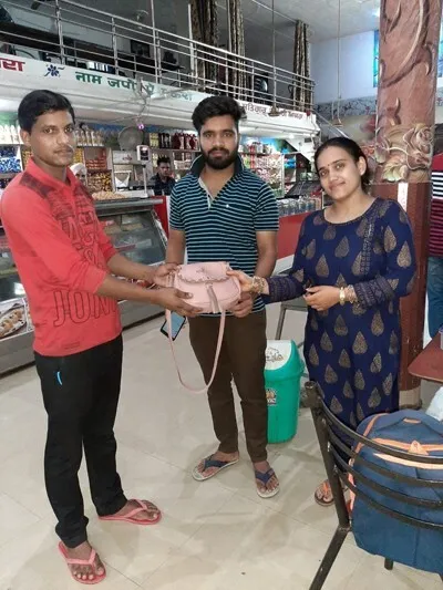 डेरा अनुयायी ने 3 लाख की ज्वैलरी और नकदी लौटा दिखाई ईमानदारी