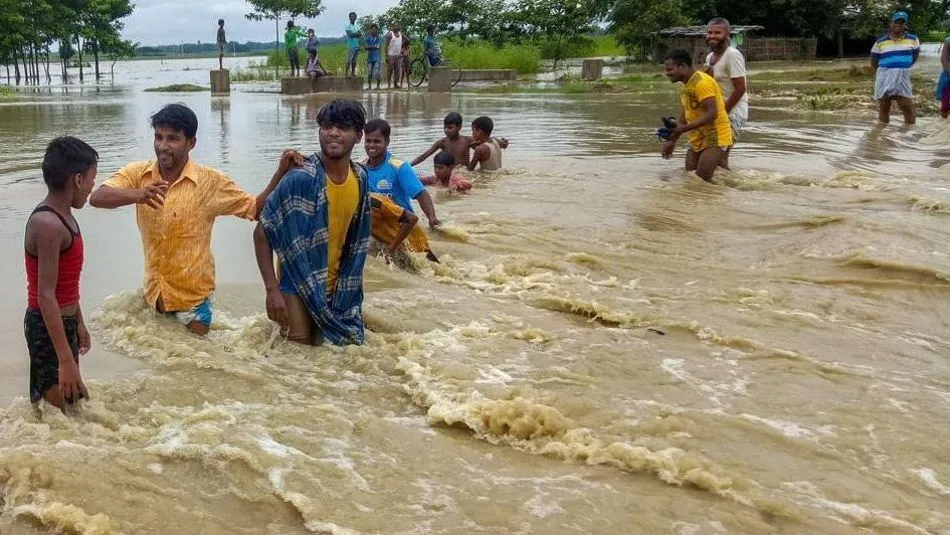 Bihar: भारी बारिश से 13 की मौत, 22 जिलों में बाढ़ का खतरा