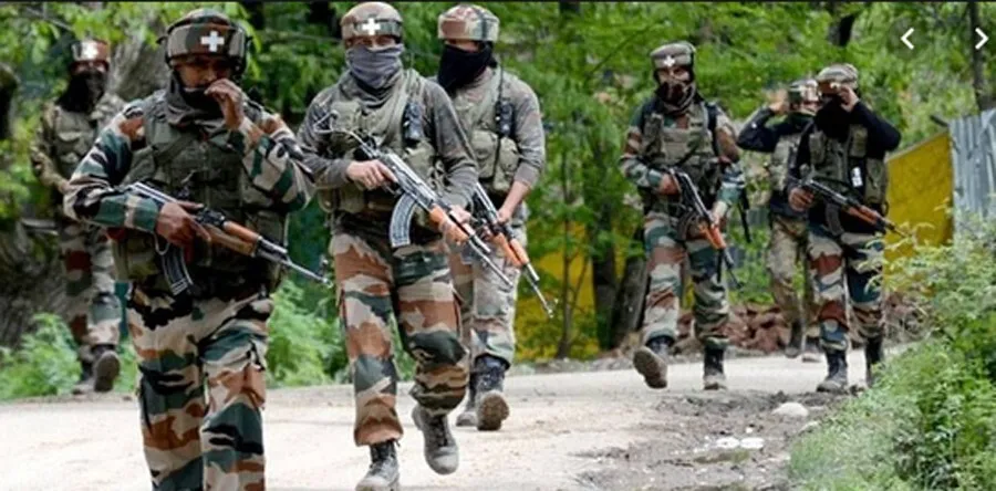 कश्मीर में सुरक्षा बलों के साथ मुठभेड़ में दो आतंकवादी ढेर