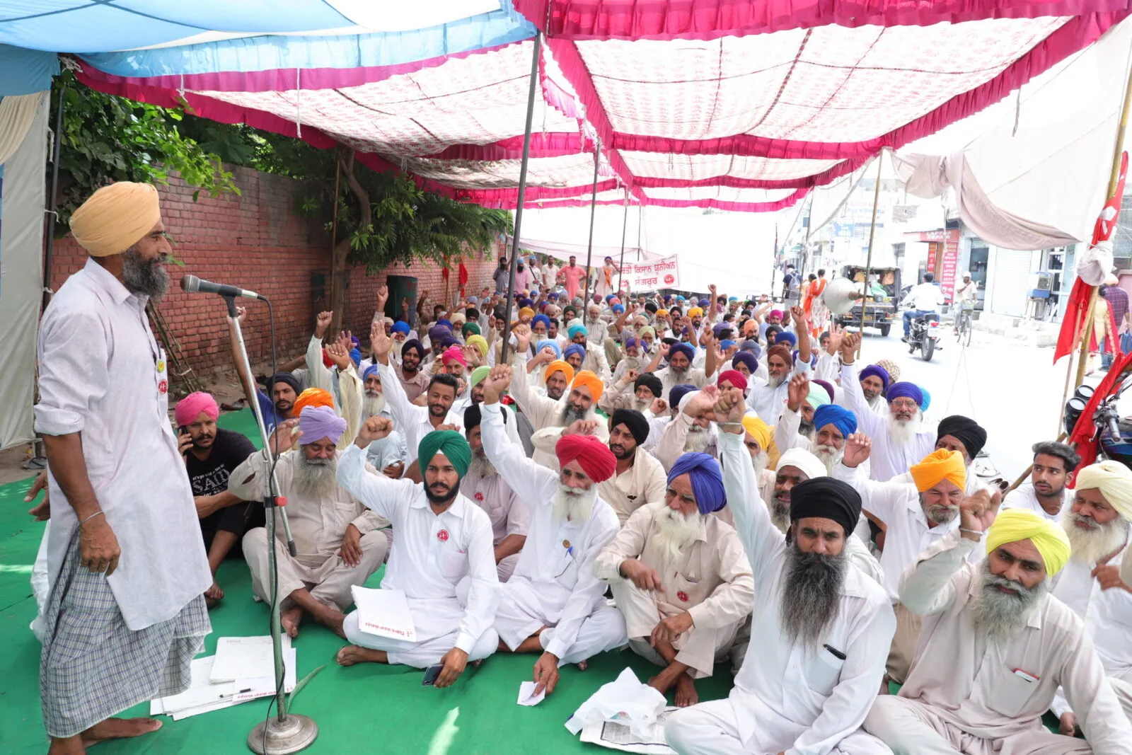 ढाई साल में हजारों किसानों ने की खुदकुशी, केवल 158 को मिला मुआवजा